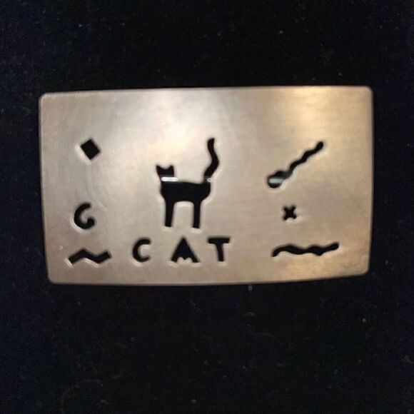 Handcrafted CAT pin brooch with metal smith’s maker’s mark - Picture 2 of 5
